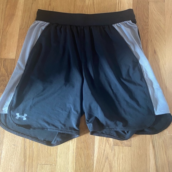 Women’s Under Armor Athletic Shorts - Picture 1 of 3